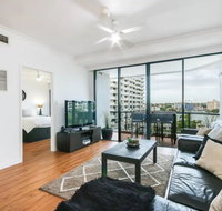 Modern 2 Bedroom River View Apartment in Docklands - Accommodation Main Beach