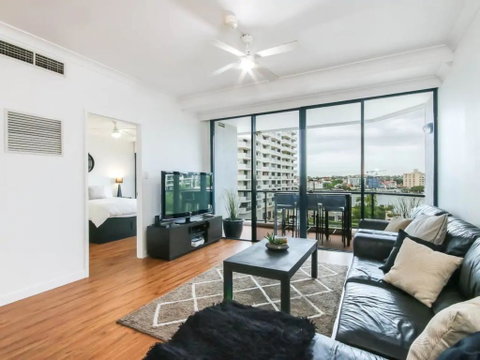 Modern 2 Bedroom River View Apartment In Docklands - Accommodation Main Beach 0