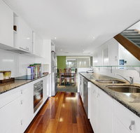 Modern Brisbane City Penthouse - Accommodation Main Beach