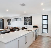 Modern Luxury at Christies Beach - Accommodation Main Beach