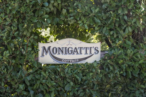 Monigatti - Accommodation Main Beach 1
