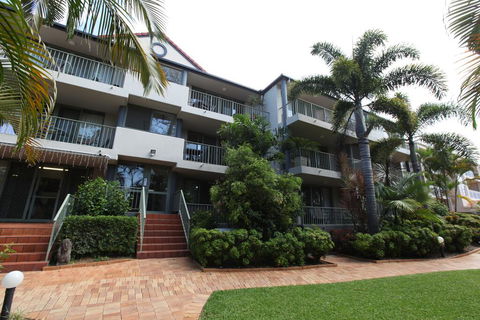 Montana Palms Resort - Accommodation Main Beach 2