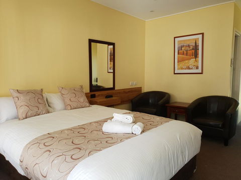 Moon River Motor Inn - Accommodation Main Beach 2