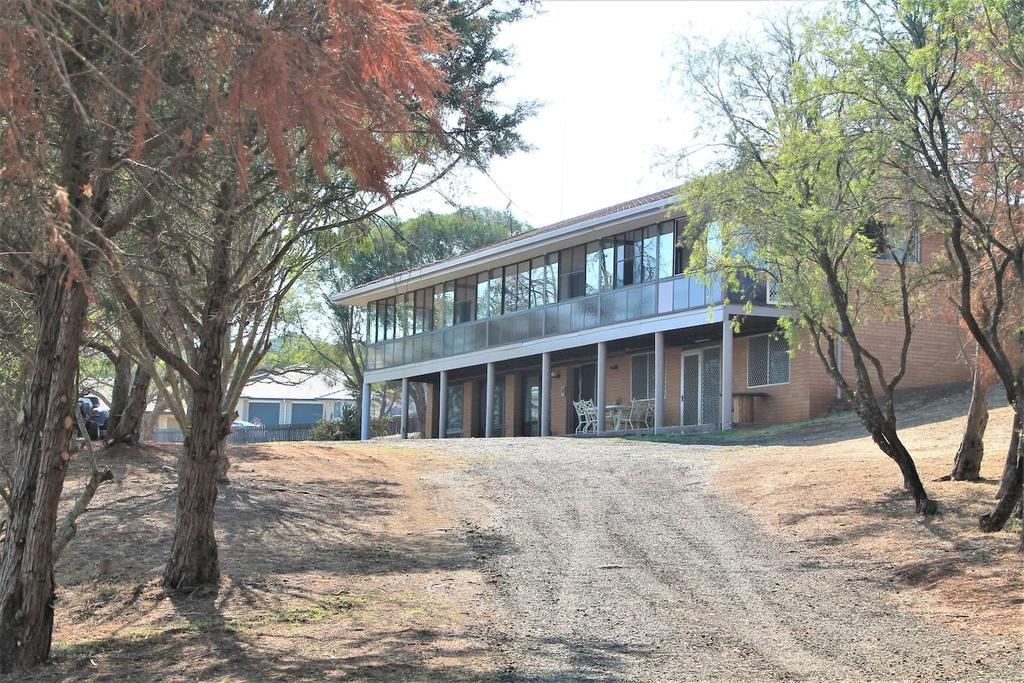 Mount Whitestone QLD Accommodation Main Beach