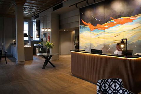 Mrs Banks Hotel - Accommodation Main Beach 1