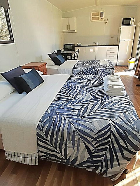 Mt Larcom Tourist Park - Accommodation Main Beach 3