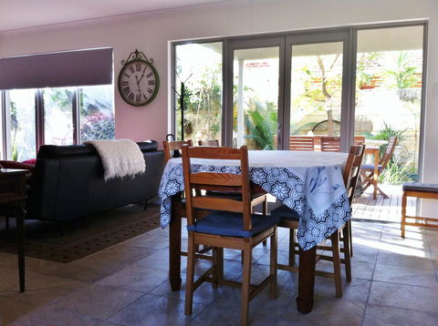 Mt Lawley Garden Apartment - Accommodation Main Beach 2