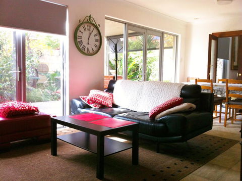 Mt Lawley Garden Apartment - Accommodation Main Beach 0