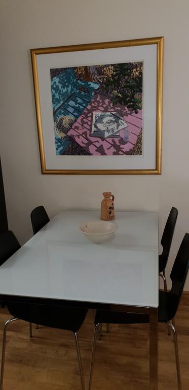 Mt.Lawley Superb 2 BR Location Comfort, Style 2 - Accommodation Main Beach 3
