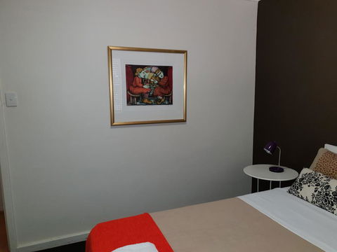 Mt.Lawley Superb 2 BR Location Comfort, Style 4 - Accommodation Main Beach 2