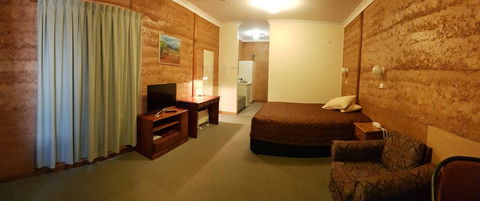 Mud Hut Motel - Accommodation Main Beach 1