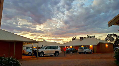 Mud Hut Motel - Accommodation Main Beach 2