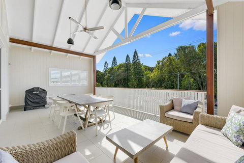 Mudjimba Island Beach House - Accommodation Main Beach 3