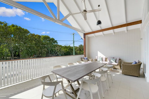 Mudjimba Island Beach House - Accommodation Main Beach 2