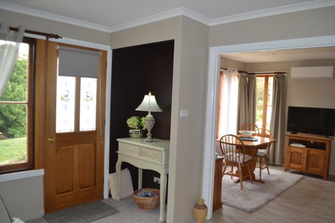 Mulberry Cottage Unique B&B Accommodation - Accommodation Main Beach 2