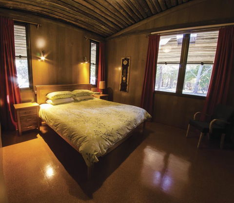 Myer House - Accommodation Main Beach 2