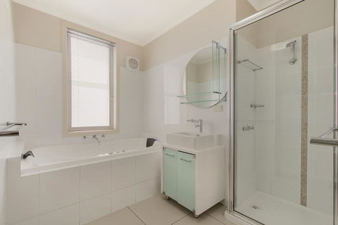 Nautilus - Accommodation Main Beach 1