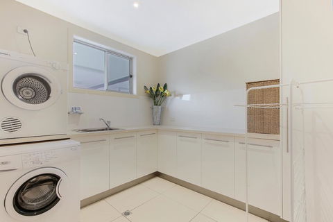 Nautilus - Accommodation Main Beach 3