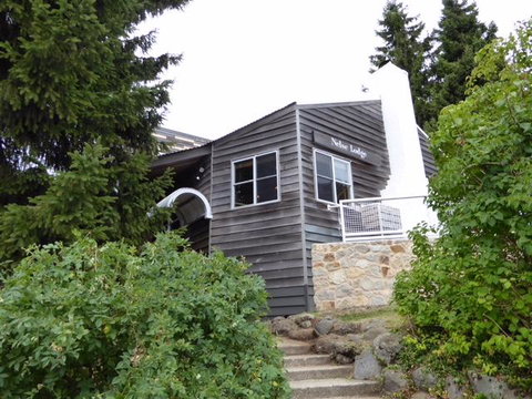 Nelse Lodge - Accommodation Main Beach 0