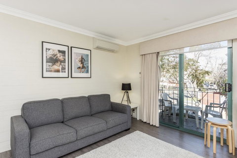 Subiaco Village 30 - Accommodation Main Beach 1