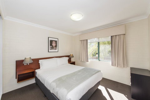 Subiaco Village 30 - Accommodation Main Beach 14