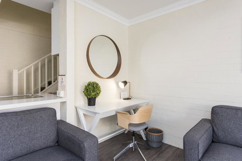 Subiaco Village 30 - Accommodation Main Beach 3