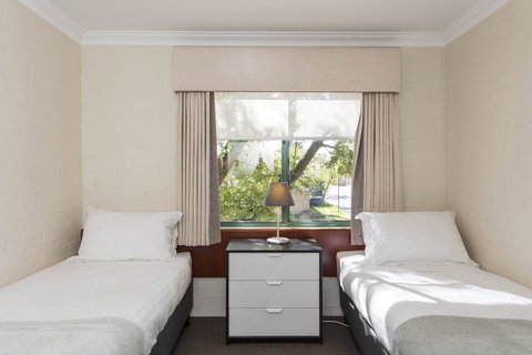 Subiaco Village 30 - Accommodation Main Beach 18