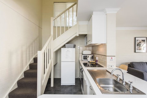 Subiaco Village 30 - Accommodation Main Beach 21