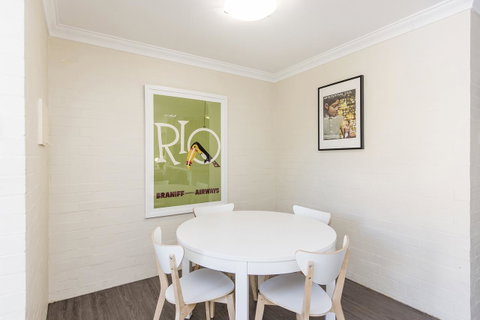 Subiaco Village 30 - Accommodation Main Beach 7