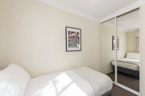 Subiaco Village 30 - Accommodation Main Beach 20
