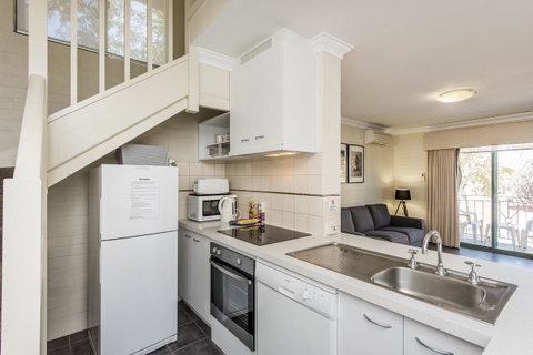 Subiaco Village 30 - Accommodation Main Beach 11