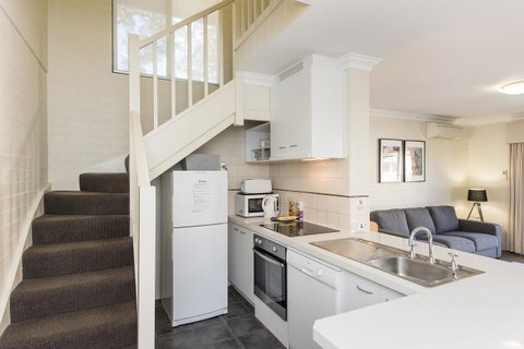 Subiaco Village 30 - Accommodation Main Beach 9