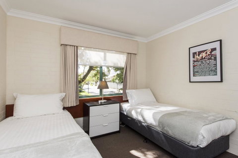 Subiaco Village 30 - Accommodation Main Beach 19