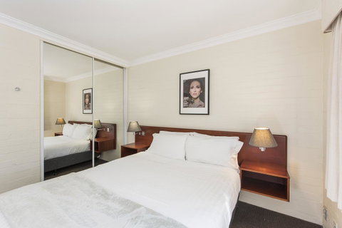 Subiaco Village 30 - Accommodation Main Beach 13