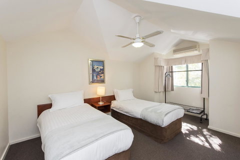 Subiaco Village 30 - Accommodation Main Beach 24