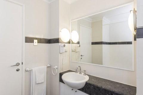 Subiaco Village 30 - Accommodation Main Beach 15