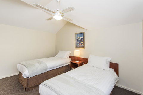Subiaco Village 30 - Accommodation Main Beach 23