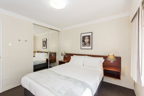 Subiaco Village 30 - Accommodation Main Beach 12