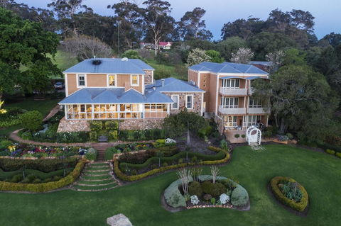 Grand Mercure Basildene Manor - Accommodation Main Beach 0