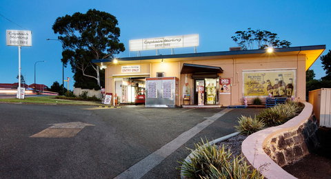 Captain Stirling Hotel - Accommodation Main Beach 24