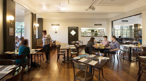 Captain Stirling Hotel - Accommodation Main Beach 15