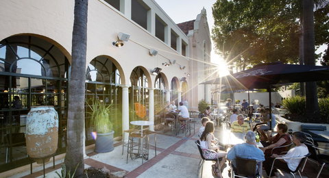 Captain Stirling Hotel - Accommodation Main Beach 20