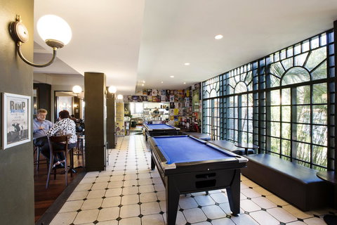 Captain Stirling Hotel - Accommodation Main Beach 11