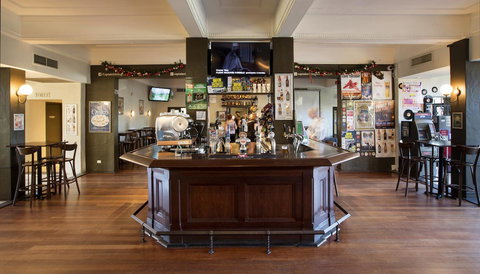 Captain Stirling Hotel - Accommodation Main Beach 12