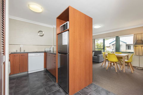 Subiaco Village 20 - Accommodation Main Beach 9