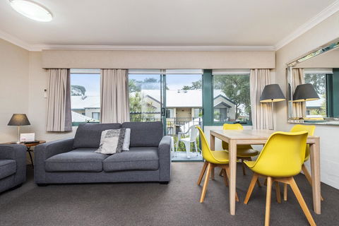 Subiaco Village 20 - Accommodation Main Beach 1