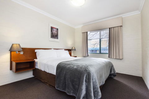 Subiaco Village 20 - Accommodation Main Beach 11