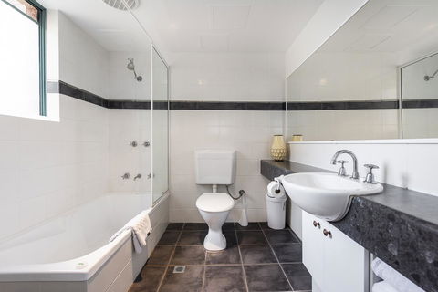 Subiaco Village 20 - Accommodation Main Beach 15