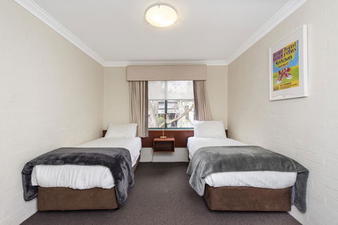 Subiaco Village 20 - Accommodation Main Beach 13