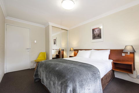 Subiaco Village 20 - Accommodation Main Beach 12